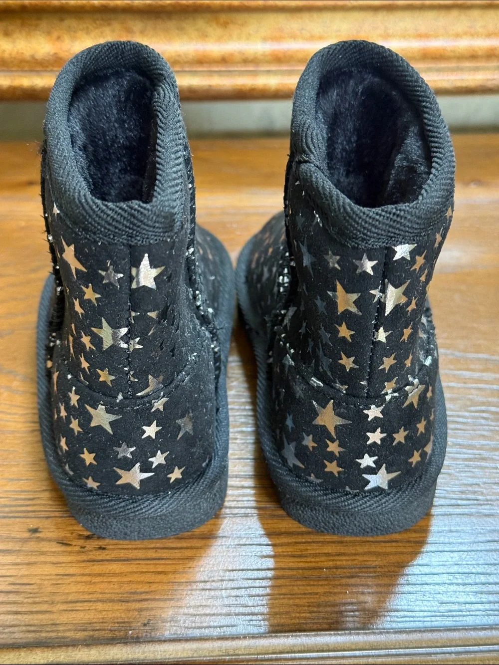 NEW Thereabouts boots for girls. Size 8. Black w/ metalic stars. Fleece inside
